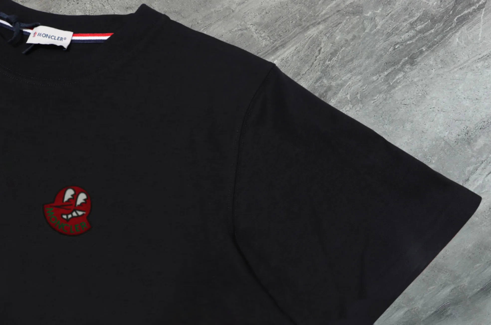 《Moncler~ 》2025New Arrival Quality T , Versatile Quality ！ ‼ 32 250G ‼ ， ， ， ， T 🤪 Sizes：S-M-L-XL-2XL ：Black，White， Same Style